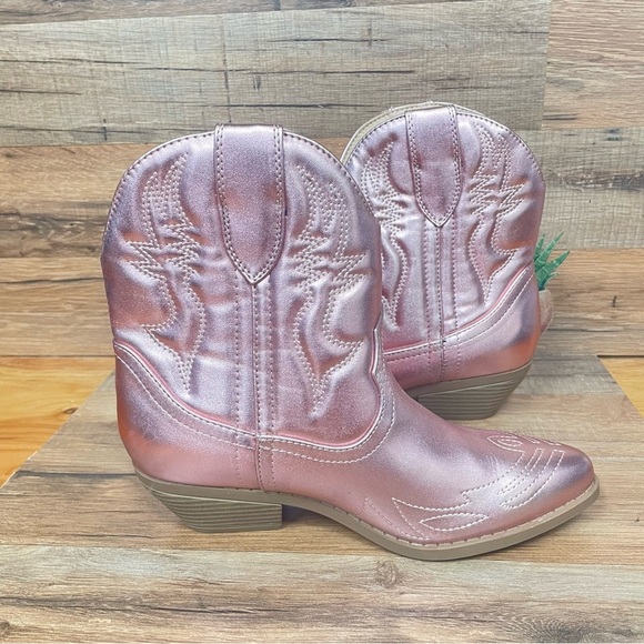 Soda “BLAZING” Western Ankle Boots Stitched Pointed Toe Low Heel Metallic Pink 7 - Picture 5 of 9